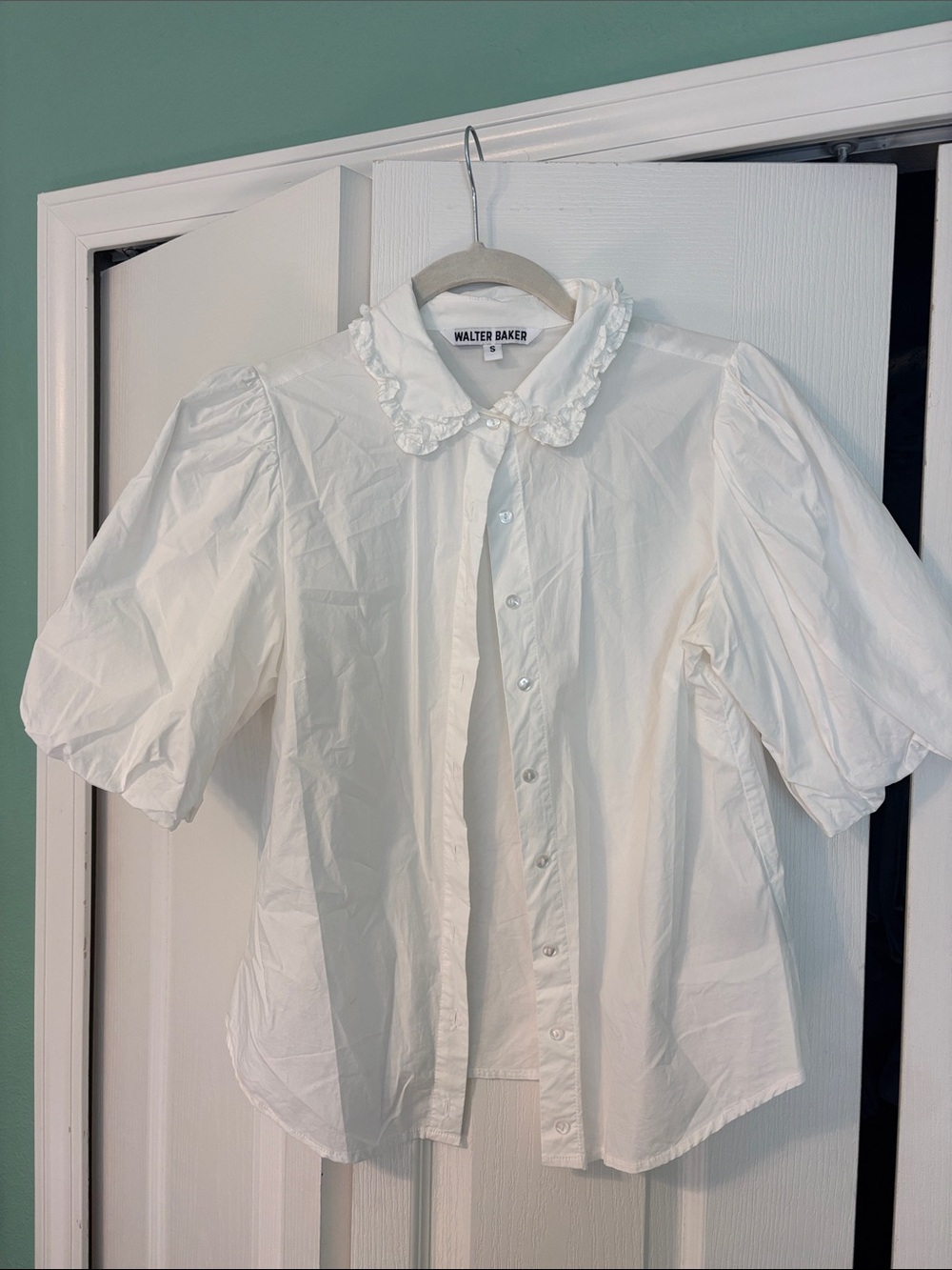Walter Baker White Short-Sleeve Ruffle Collar Blouse